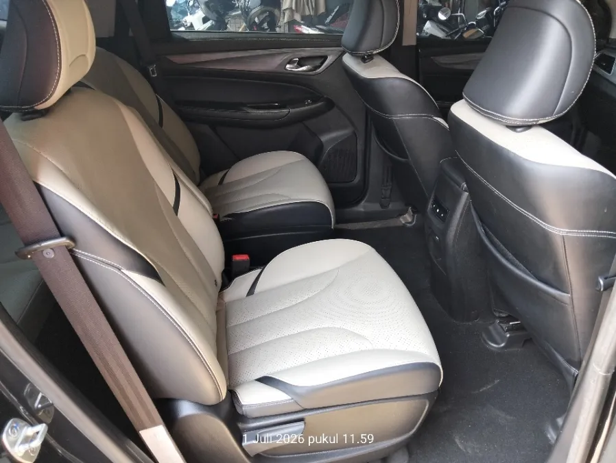 Foto Mobil Bekas Kabin Belakang Wuling Cortez 1.5 L T Lux tahun 2021